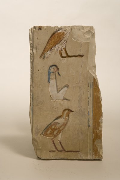 Reliëf met hiërogliefen, mogelijk uit Thebe, ca. 600 v.Chr. (beschilderd kalksteen) door Late Period Egyptian