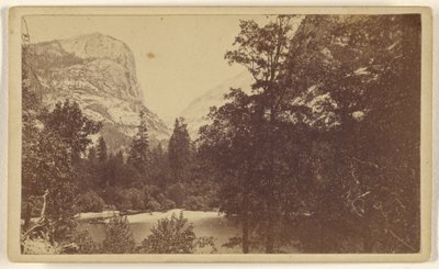 Spiegelmeer. Yo-Semite Valley. Mariposa Co. door Lawrence and Houseworth