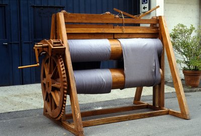 Wolweefgetouw. Model naar de tekening van Leonardo da Vinci. Museum voor Wetenschap en Technologie, Milaan. door Leonardo da (after) Vinci
