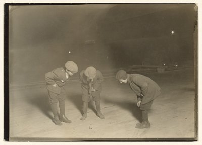 Een middernachtelijk schandalig spel. door Lewis W. Hine