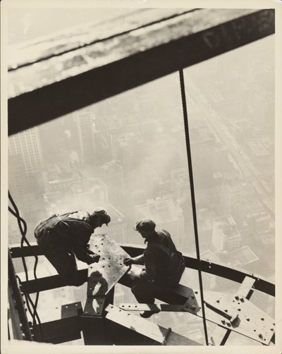 Empire State Building, New York door Lewis W. Hine