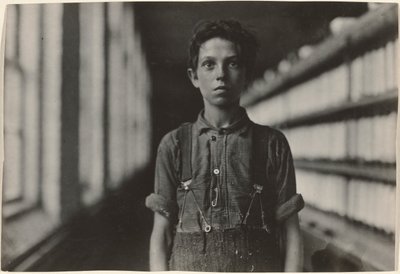 Jo Bodeon, een "back-roper" in de muilezelkamer. Chase katoenfabriek, Burlington, Vermont door Lewis W. Hine