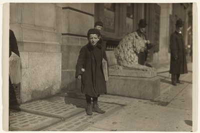 Newsboy door Lewis W. Hine