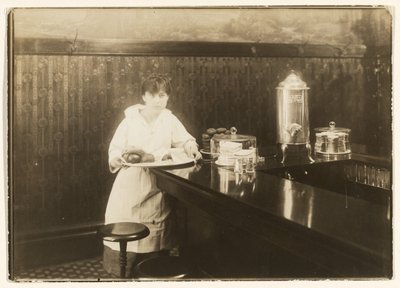 Serveerster door Lewis W. Hine