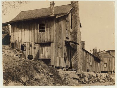 Huisvesting voor arbeiders bij de Rome Hosiery Mill, Georgia, 1913 door Lewis Wickes Hine