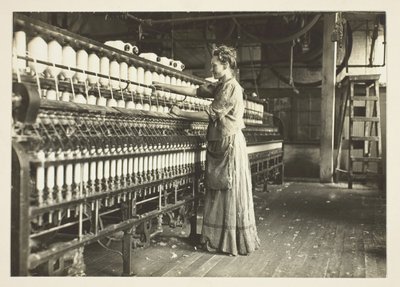 Oude spinner in zuidelijke katoenfabriek door Lewis Wickes Hine