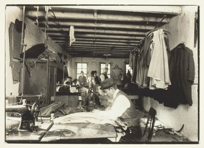 Old Time Kledingwinkel, New York City door Lewis Wickes Hine