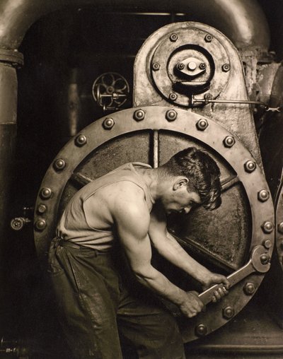 Powerhouse Mechanic, c.1924 door Lewis Wickes Hine