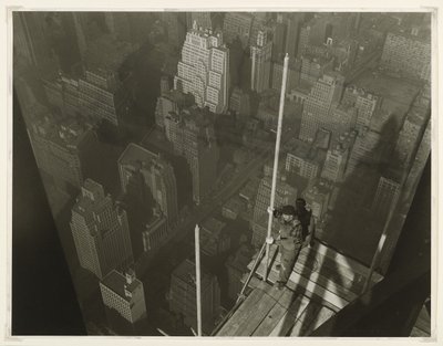 Het hijsen van de mast, Empire State Building, 1931 door Lewis Wickes Hine