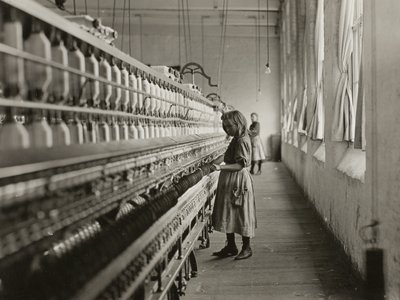 Sadie Pfeifer, een katoenspinner, Lancaster, South Carolina door Lewis Wickes Hine