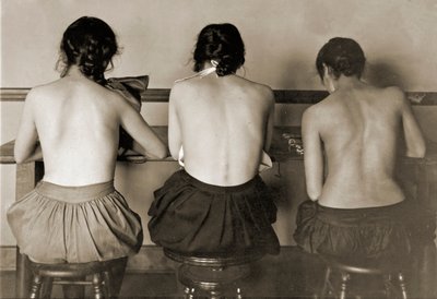 Naaistermeisjes, ca. 1917 door Lewis Wickes Hine