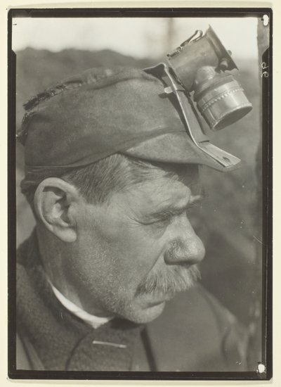 Slavische voorman in kolenmijn in Pennsylvania door Lewis Wickes Hine