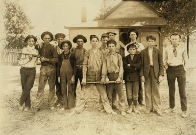 Het honkbalteam bestaande voornamelijk uit glasblazers. Indiana. door Lewis Wickes Hine