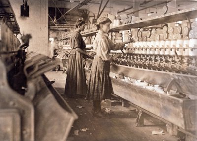 Vrouwen Werken Ondanks Zwaar Zwanger Zijn, bij Globe Cotton Mill, Augusta, Georgia door Lewis Wickes Hine