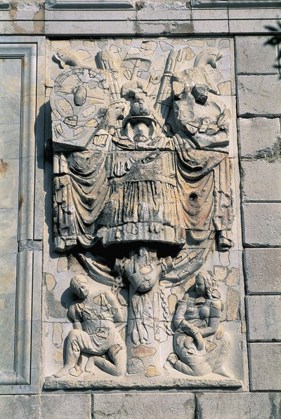 Close-up van sculpturen op een muur, Trophee Des Alpes, La Turbie, Provence-Alpes-Cote D