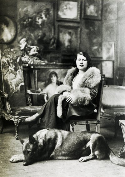 Emilia Cardona Boldini in de Falconiera in 1931, vrouw van Giovanni Boldini door Unbekannt Unbekannt
