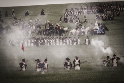 Historische re-enactment: Infanterie, kurassiers en officieren van het Franse leger op het slagveld, Napoleontische oorlogen door Unbekannt Unbekannt
