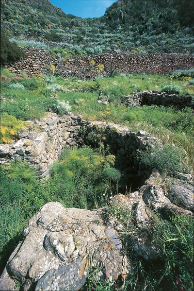 Italië, Sicilië Regio, Provincie Messina, Filicudi Eiland, Capo Graziano, Ruïnes van prehistorisch dorp door Unbekannt Unbekannt