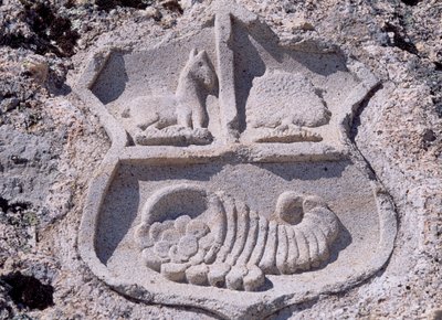 Spanje, Castilië en León, Mombeltrán, Kasteel van de Hertogen van Albuquerque, Architectonisch detail met wapenschild door Unbekannt Unbekannt
