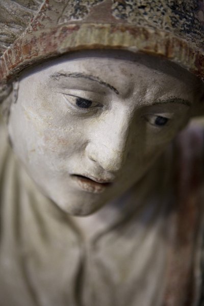 Heilige vrouw in een kap door Ligier Richier