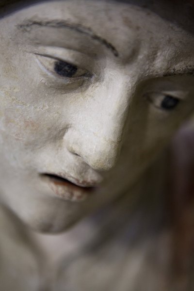 Heilige vrouw in een kap door Ligier Richier
