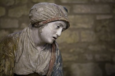 Heilige vrouw in een kap door Ligier Richier