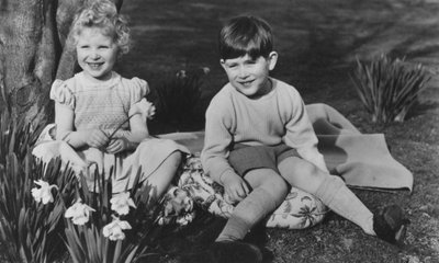 Prins Charles en Prinses Anne als kinderen op Balmoral, 28 september 1952 door Lisa Sheridan