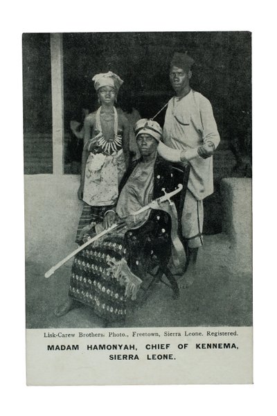 Mevrouw Hamonyah, Hoofd van Kennema, Sierra Leone, c.1905-07 door Lisk Carew Brothers