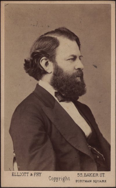 Portret van de violist en componist Joseph Joachim door London . Photo studio Elliott and
