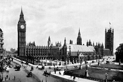 De Huizen van het Parlement en Westminster Hall gezien vanaf Parliament Square, Londen, c1905 door London Stereoscopic and Photographic Co