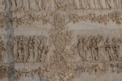 Scènes van het laatste oordeel, verhalen van de Apocalyps, bas-reliëfs door Lorenzo Maitani en assistenten, vierde pilaar, gevel van de kathedraal van Orvieto, Umbrië, Italië door Lorenzo Maitani