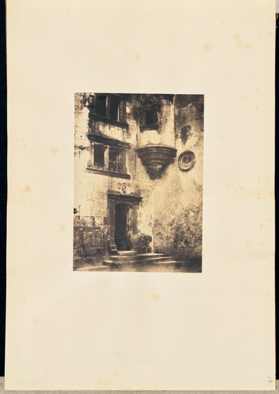 [Trappen en ingang van een Renaissance gebouw]. door Louis Alphonse Davanne