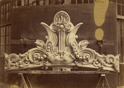 Demping van de frontons van de paviljoens. Hoofdgevel. door Louis Emile Durandelle
