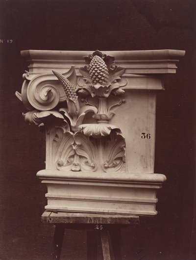 Ornamentale sculptuur van het Parijse operahuis (kolomdetail) door Louis Emile Durandelle