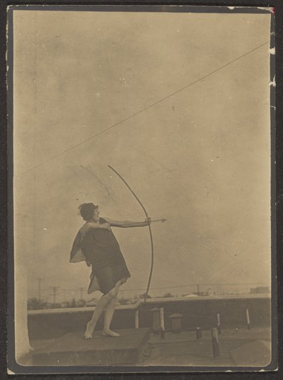 [Dancer (Archer) on Rooftop] door Louis Fleckenstein