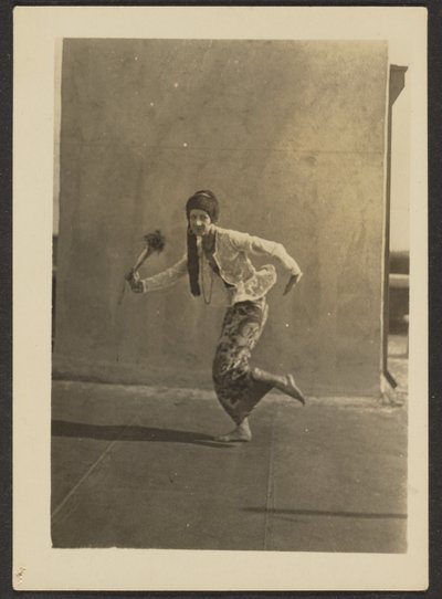 [Dancer on Rooftop] door Louis Fleckenstein