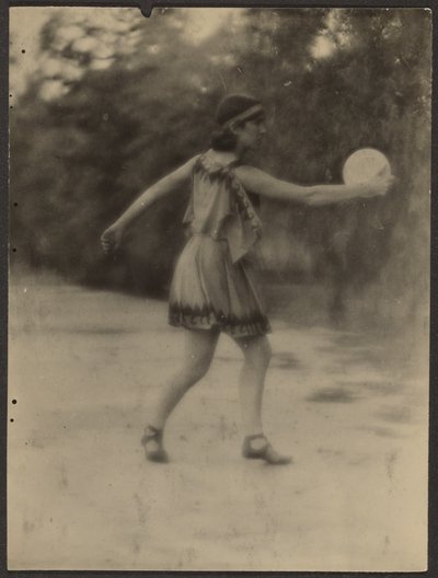 [Danser met Discus]. door Louis Fleckenstein