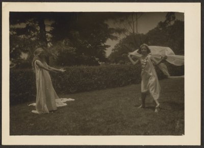 [Dansers in de tuin]. door Louis Fleckenstein