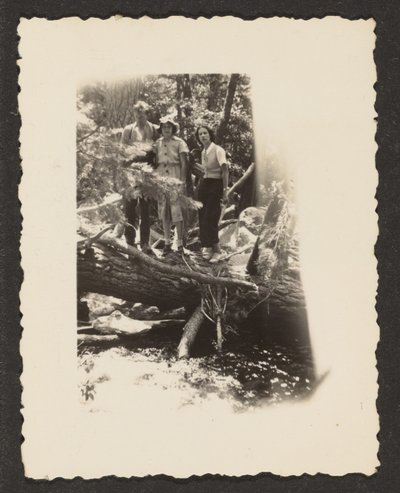 [Figuren in het bos]. door Louis Fleckenstein
