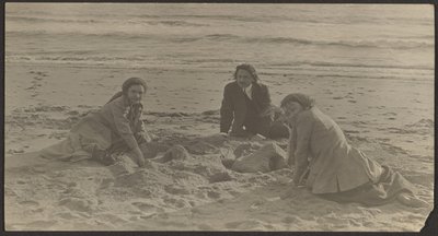 [Figuren op een strand]. door Louis Fleckenstein