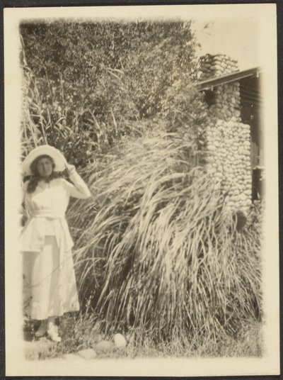 [Florence en Wild Gras]. door Louis Fleckenstein