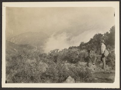 [Man in landschap]. door Louis Fleckenstein