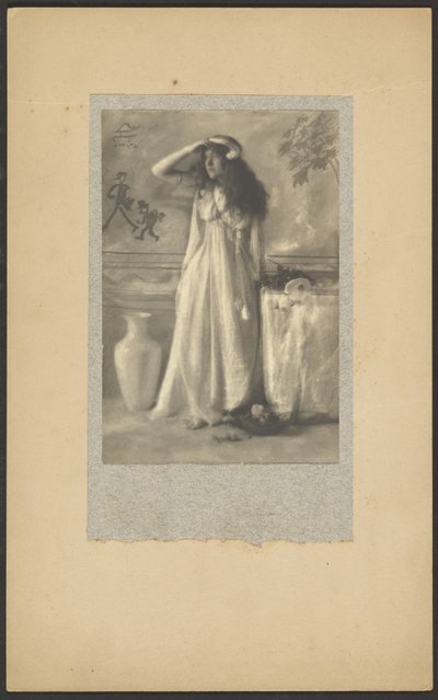 [Model in klassiek kostuum]. door Louis Fleckenstein