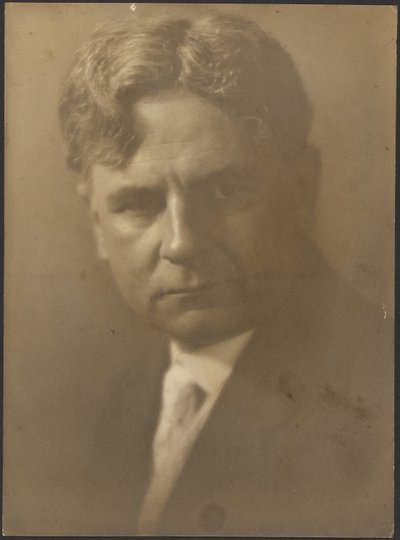 Portret van een man met diepliggende ogen door Louis Fleckenstein
