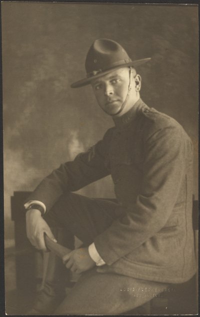 [Portret van een jonge man in uniform]. door Louis Fleckenstein