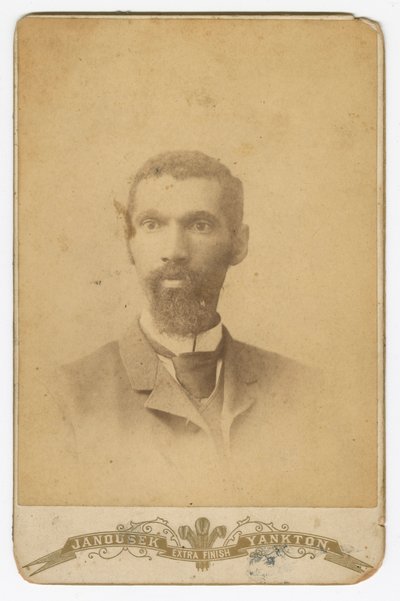 Foto van een man met een baard, eind 19e eeuw door Louis Janousek