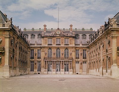 De Louis XIII Binnenplaats, of de Marmeren Binnenplaats, heringericht door Le Vau in c.1630 door Louis Le Vau