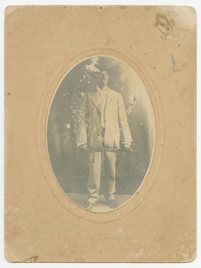 Foto van een man, ca. 1910 door Lucius Harper