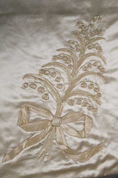Trouwjurk (detail van afneembare sleep) door Lucy Christiana Lady Duff Gordon