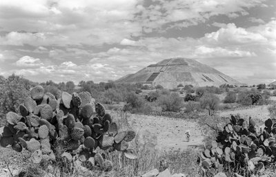 Mayaanse monumentale piramide, Yucatán-schiereiland. 1936 door Luis Marden